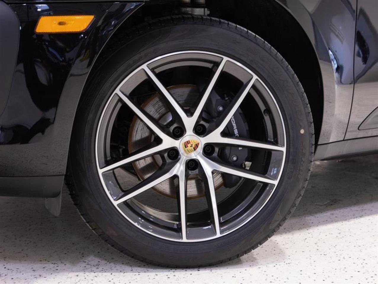 2025 Porsche Macan AWD Photo