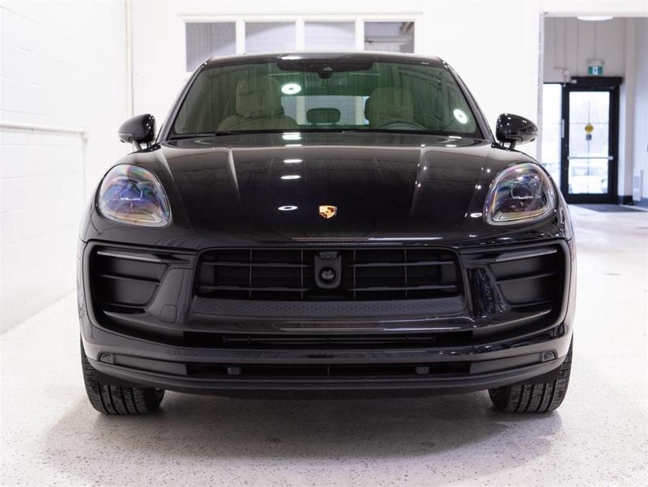 2025 Porsche Macan AWD Photo