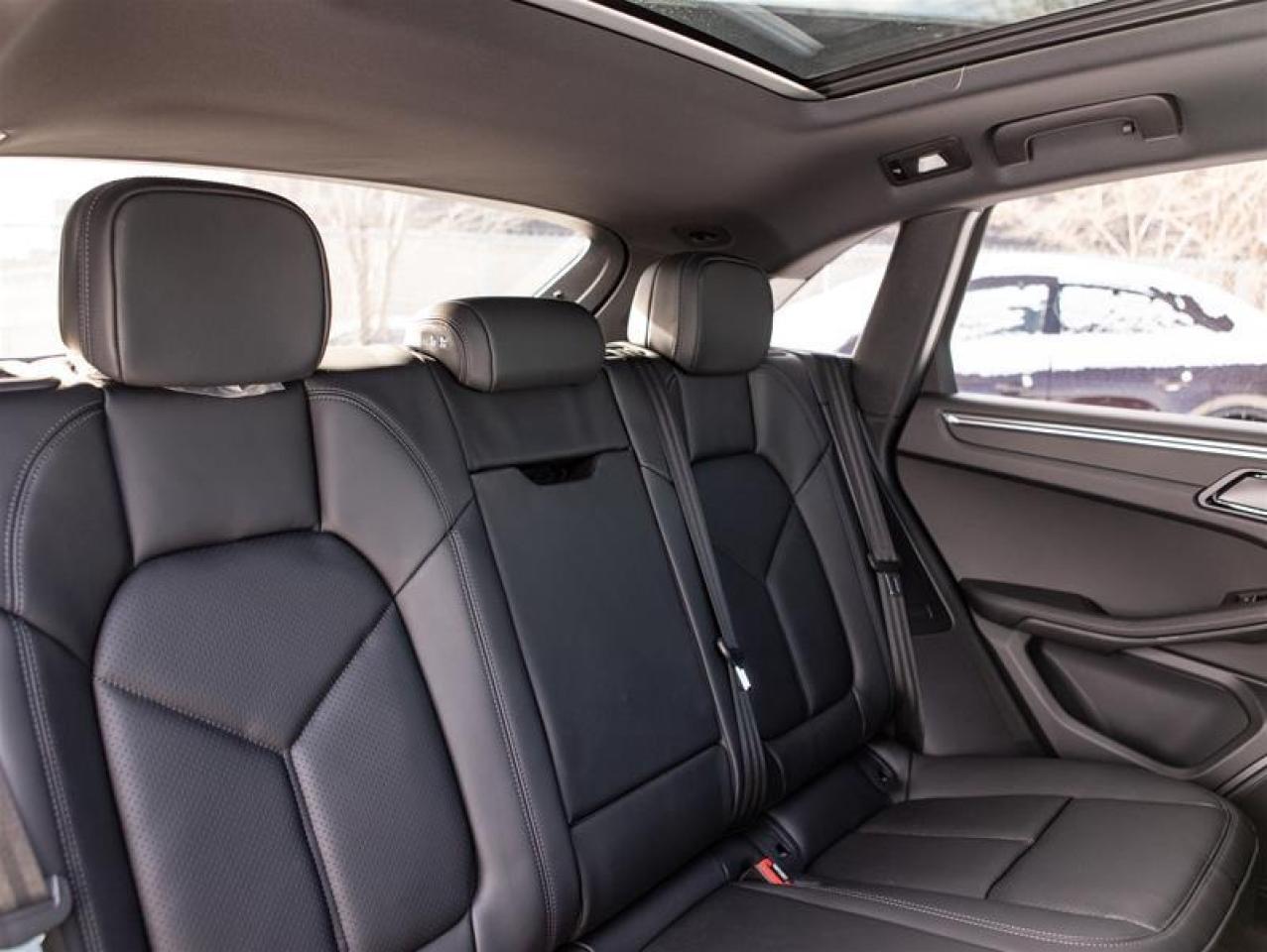 2025 Porsche Macan AWD Photo