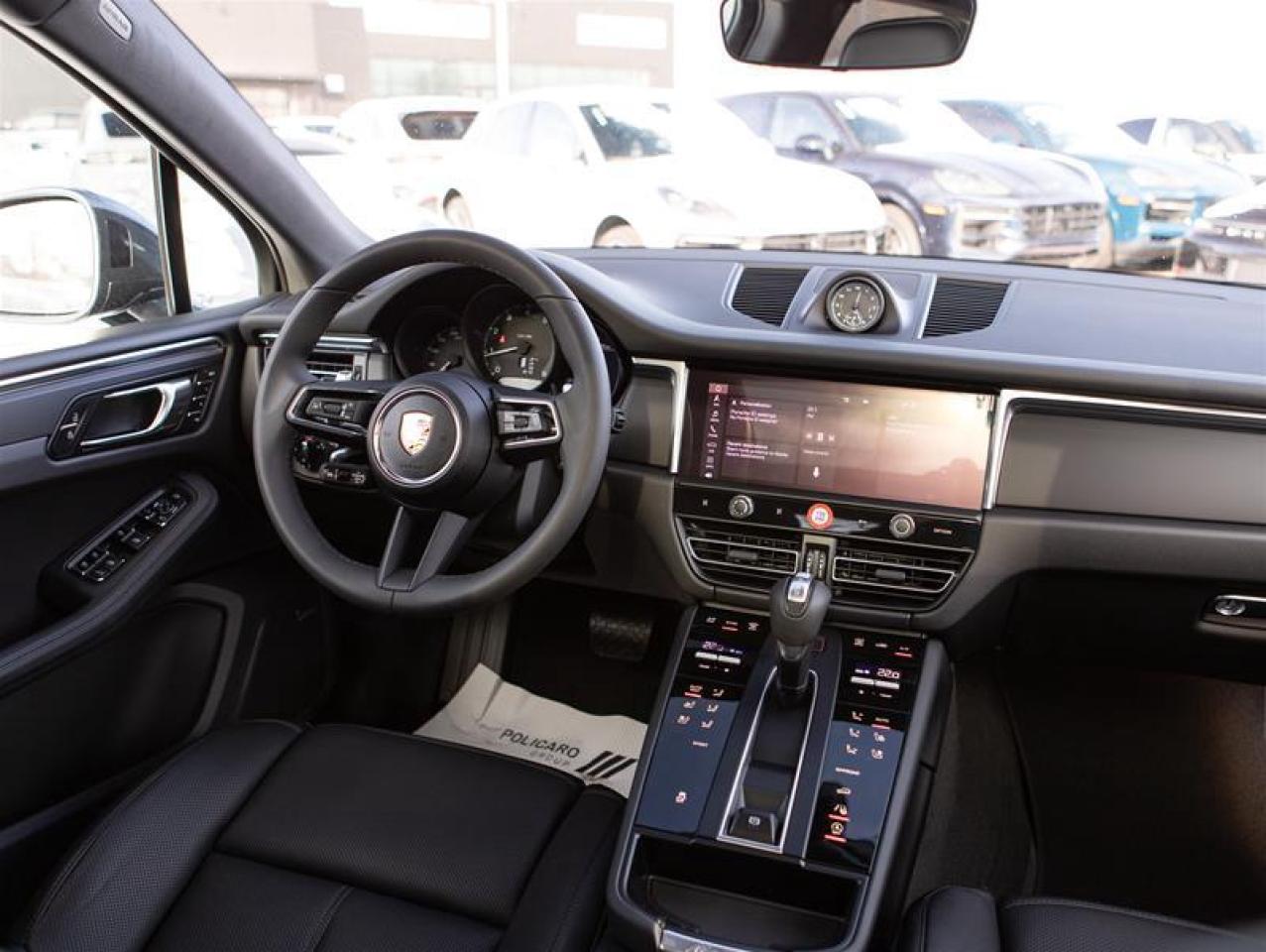 2025 Porsche Macan AWD Photo