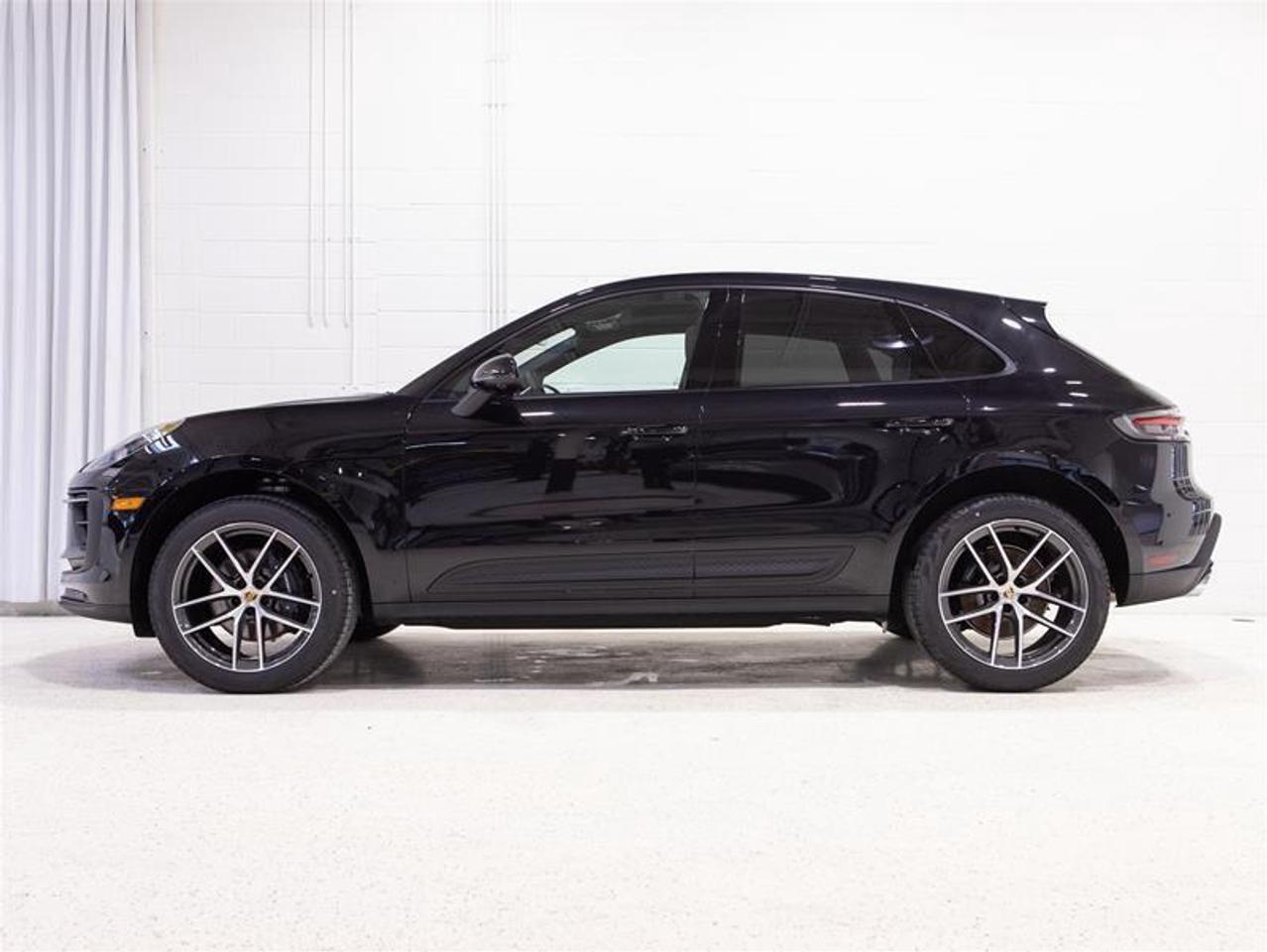 2025 Porsche Macan AWD Photo