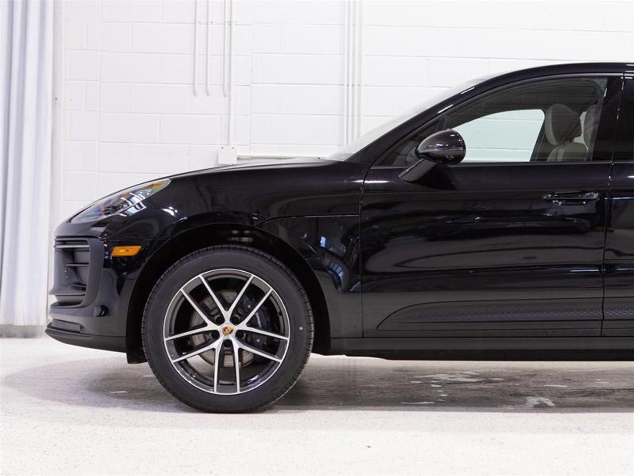 2025 Porsche Macan AWD Photo