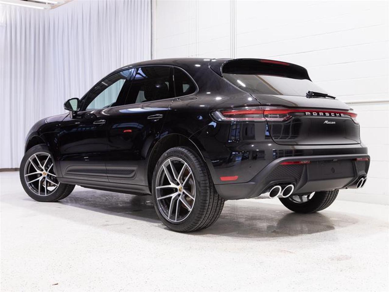 2025 Porsche Macan AWD Photo