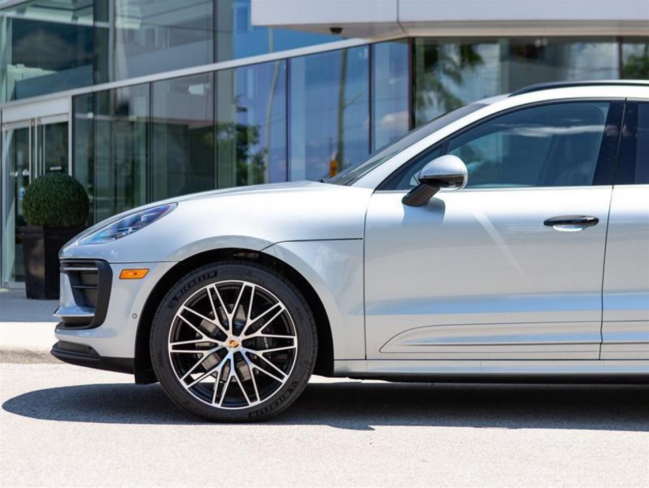 2024 Porsche Macan AWD Photo4