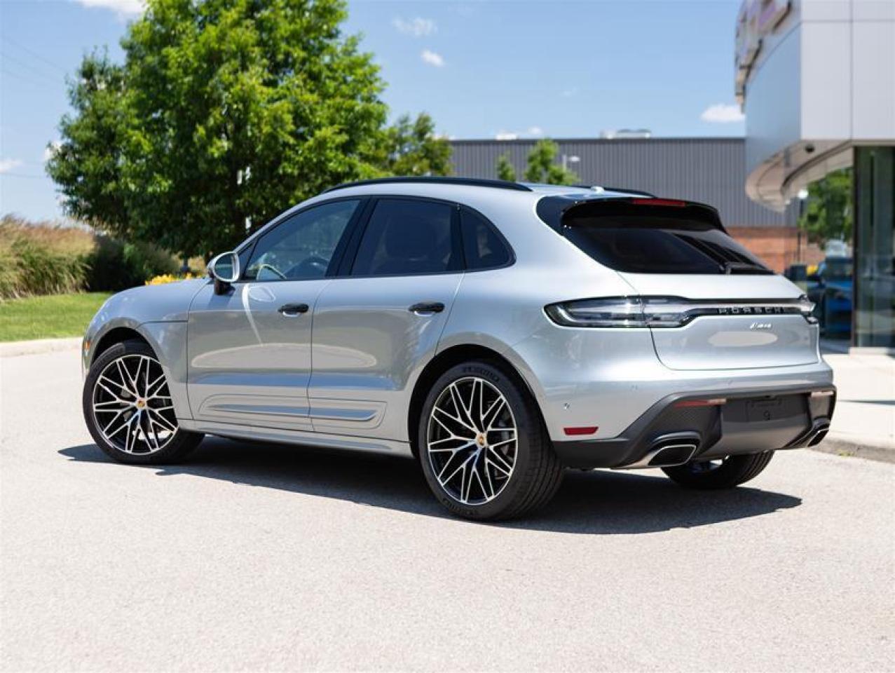 2024 Porsche Macan AWD Photo2