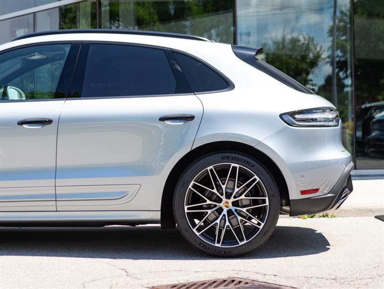 2024 Porsche Macan AWD Photo