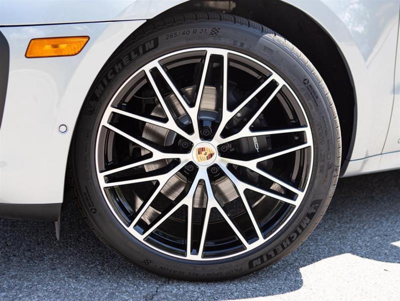 2024 Porsche Macan AWD Photo