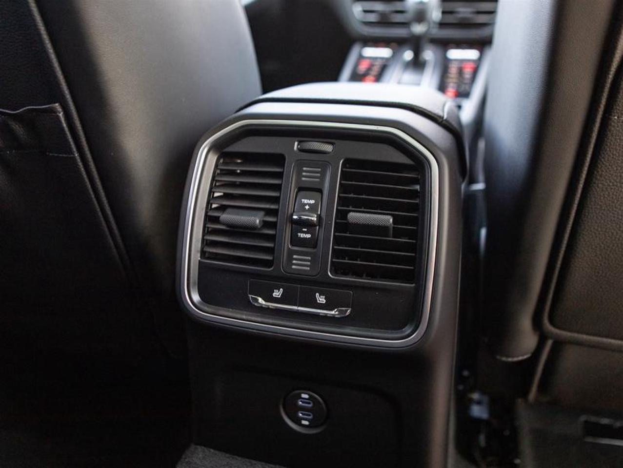 2024 Porsche Macan AWD Photo