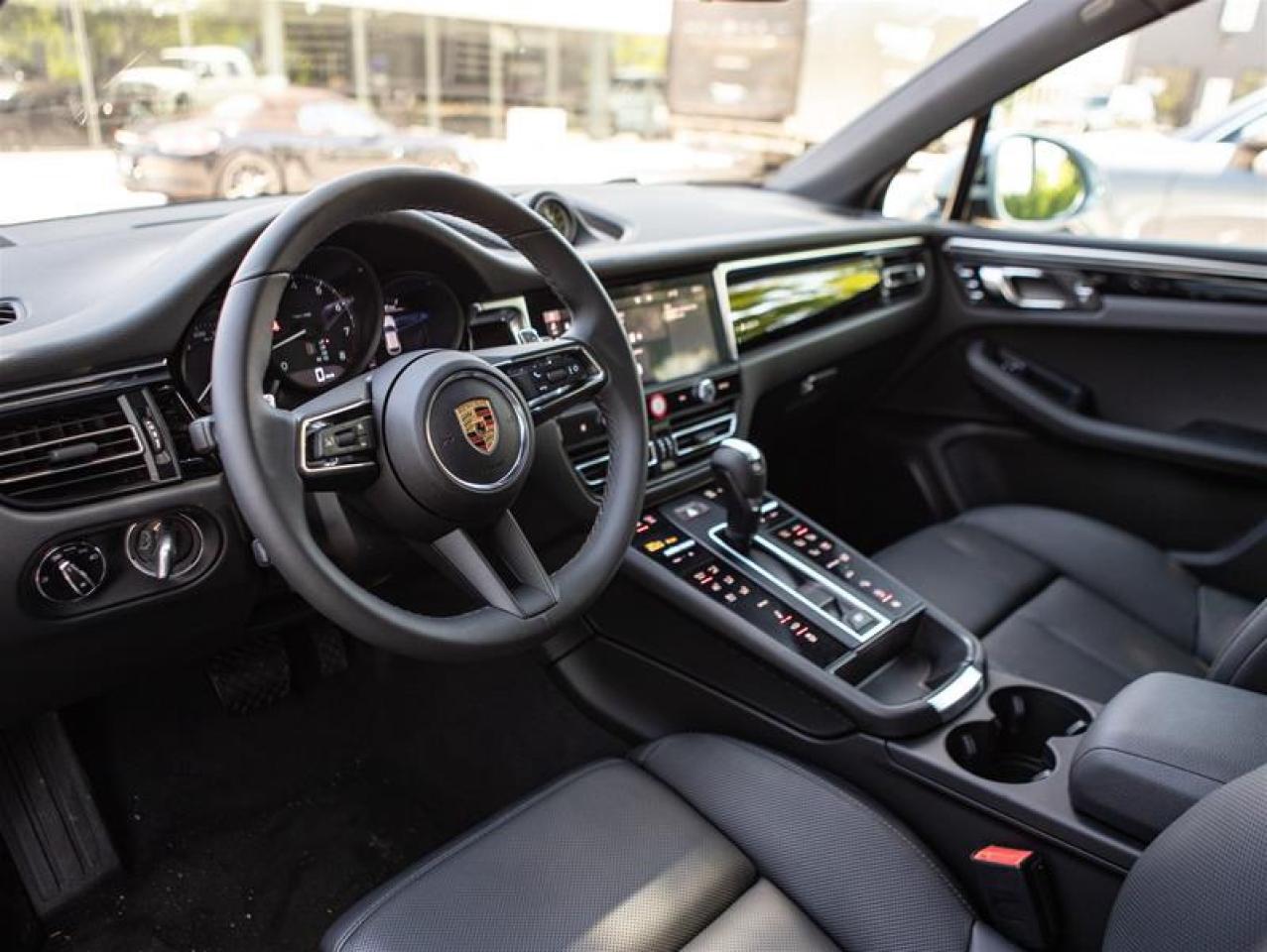 2024 Porsche Macan AWD Photo