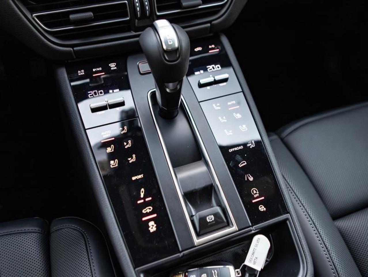 2024 Porsche Macan AWD Photo