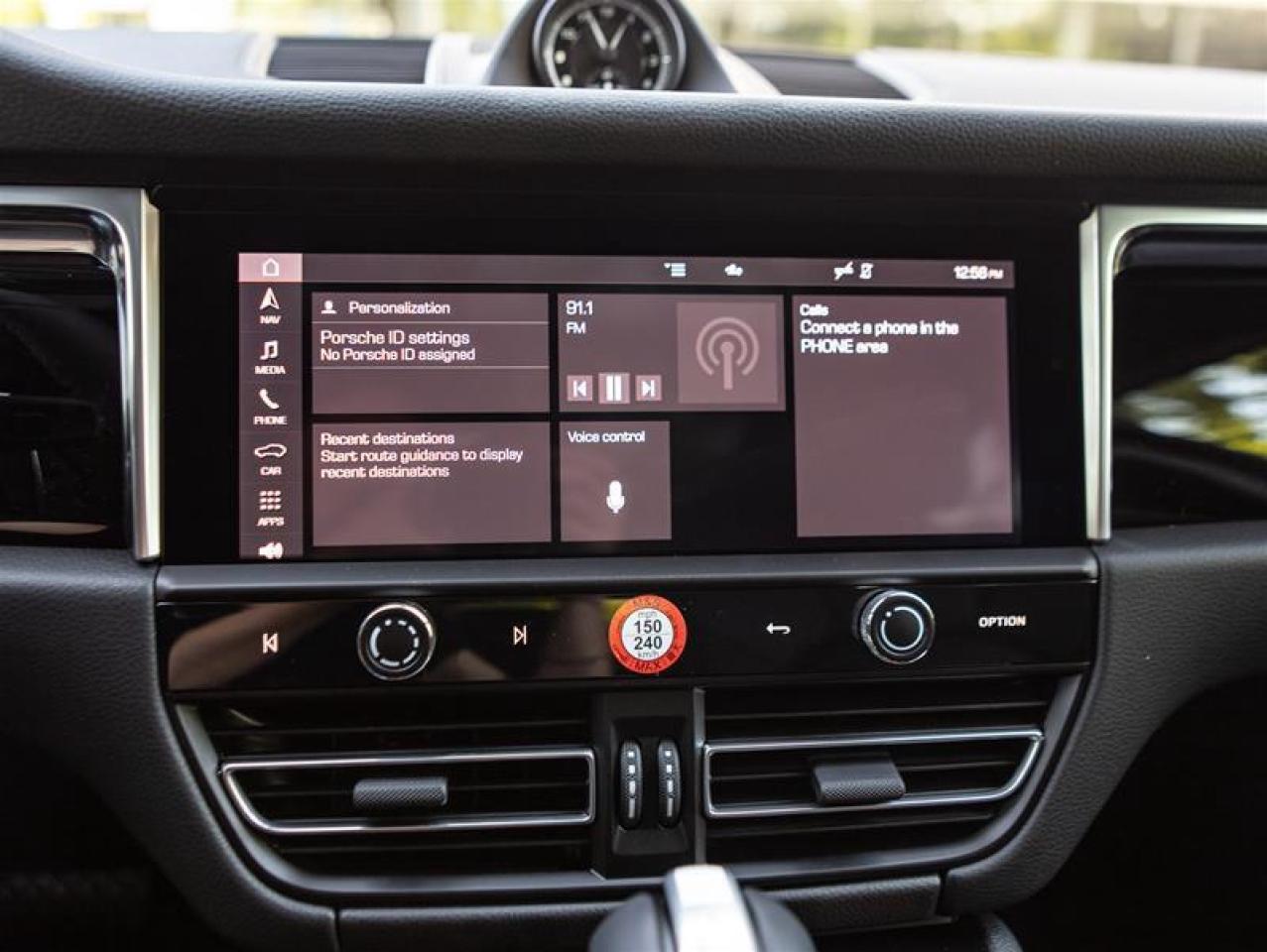 2024 Porsche Macan AWD Photo