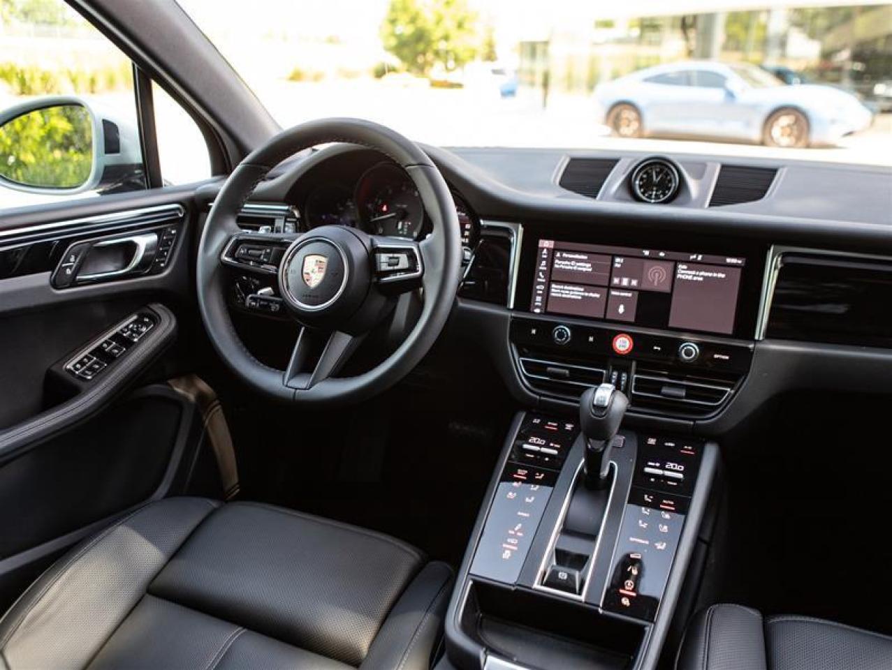 2024 Porsche Macan AWD Photo