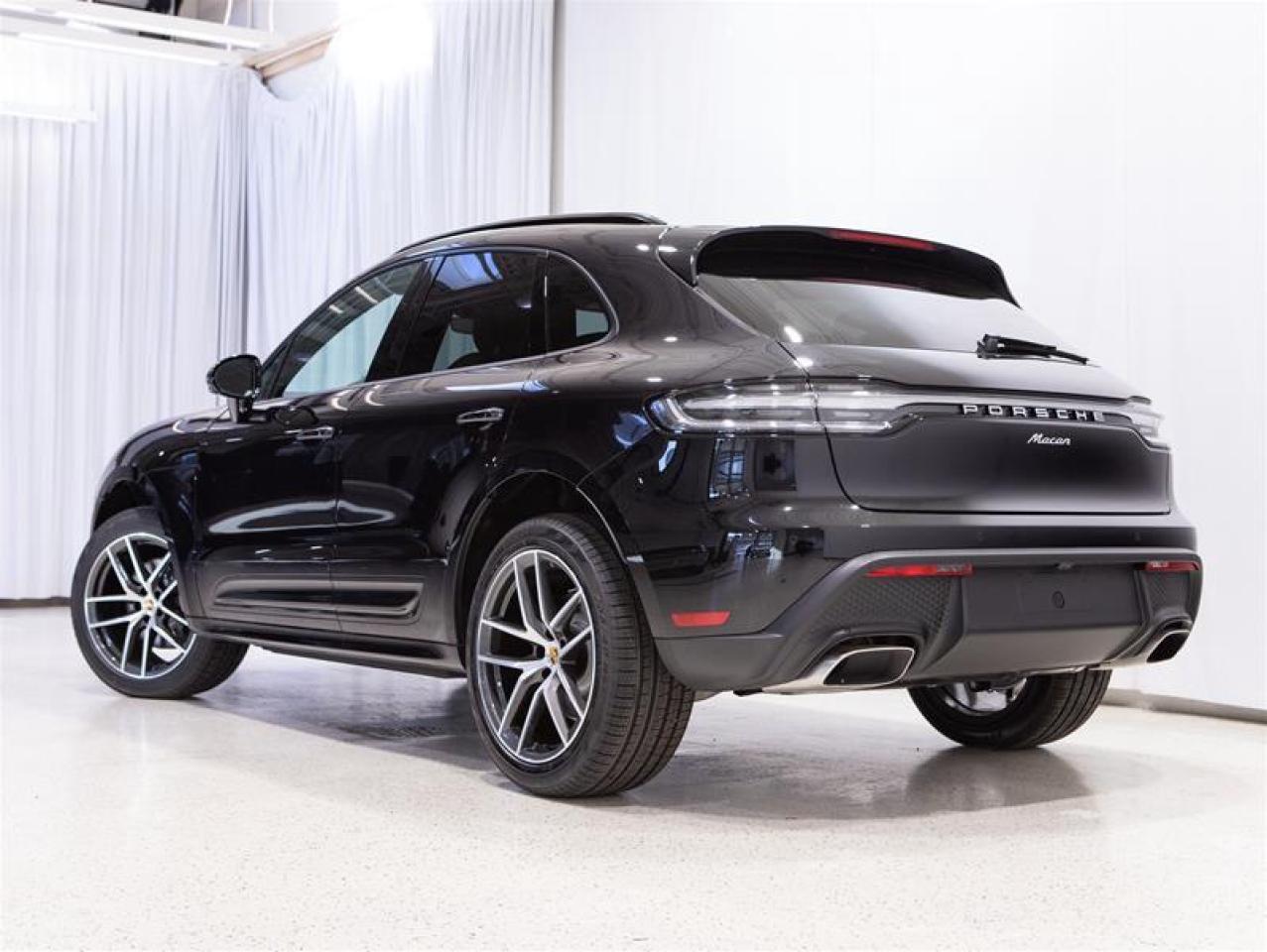 2026 Porsche Macan AWD Photo2