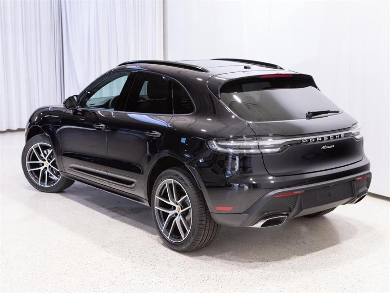 2026 Porsche Macan AWD Photo3