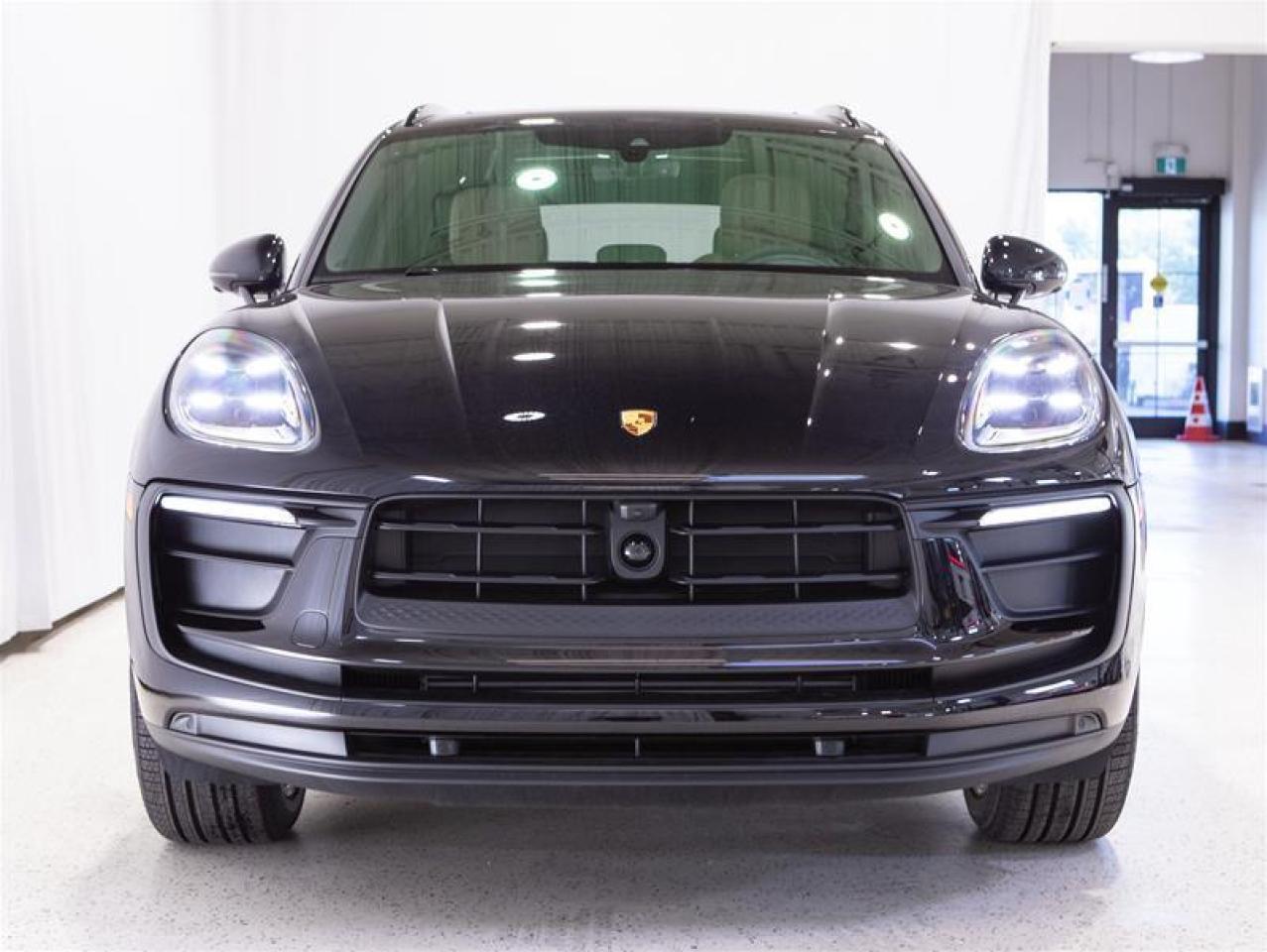 2026 Porsche Macan AWD Photo