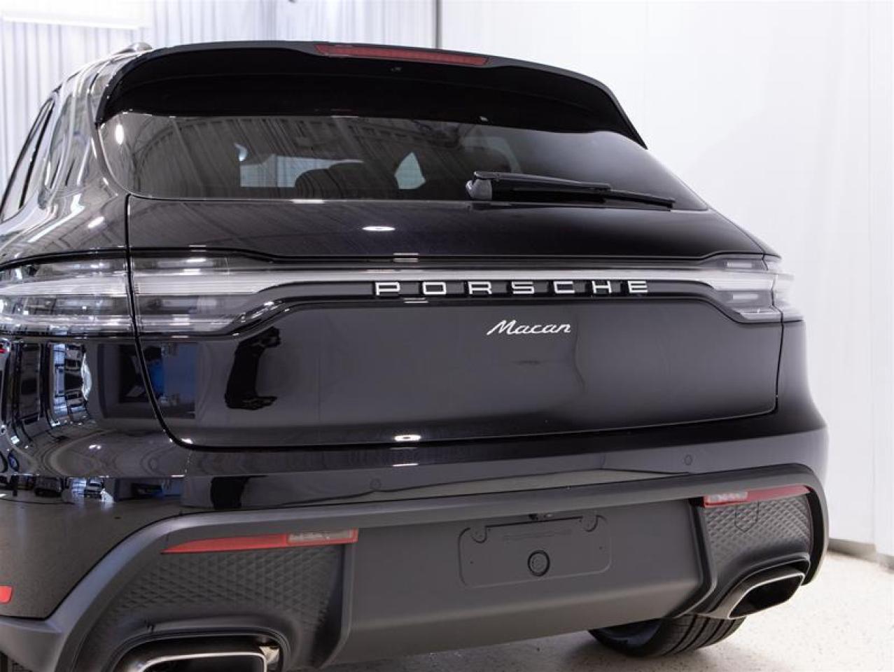 2026 Porsche Macan AWD Photo