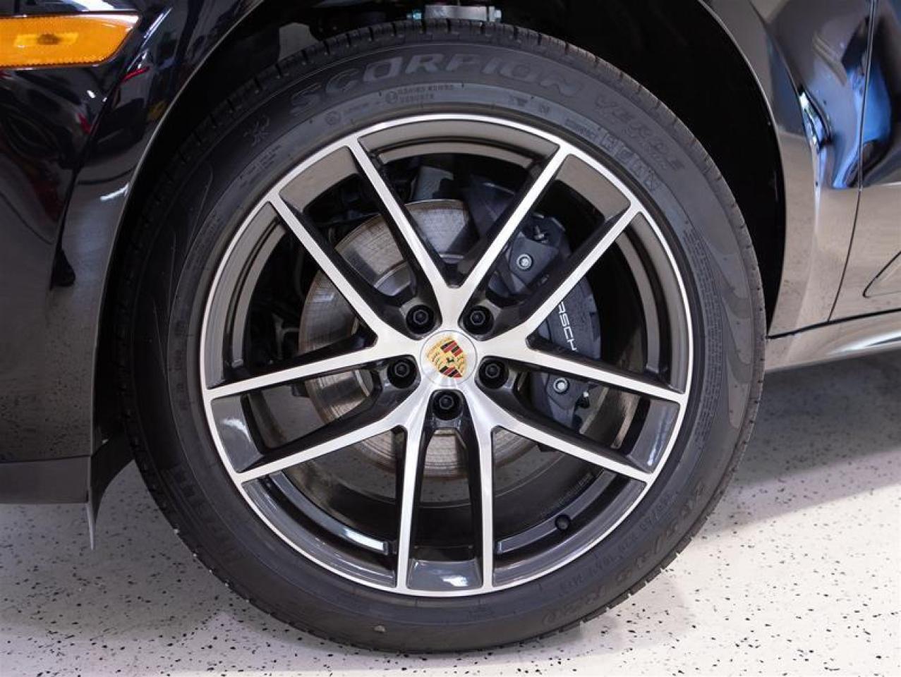 2026 Porsche Macan AWD Photo