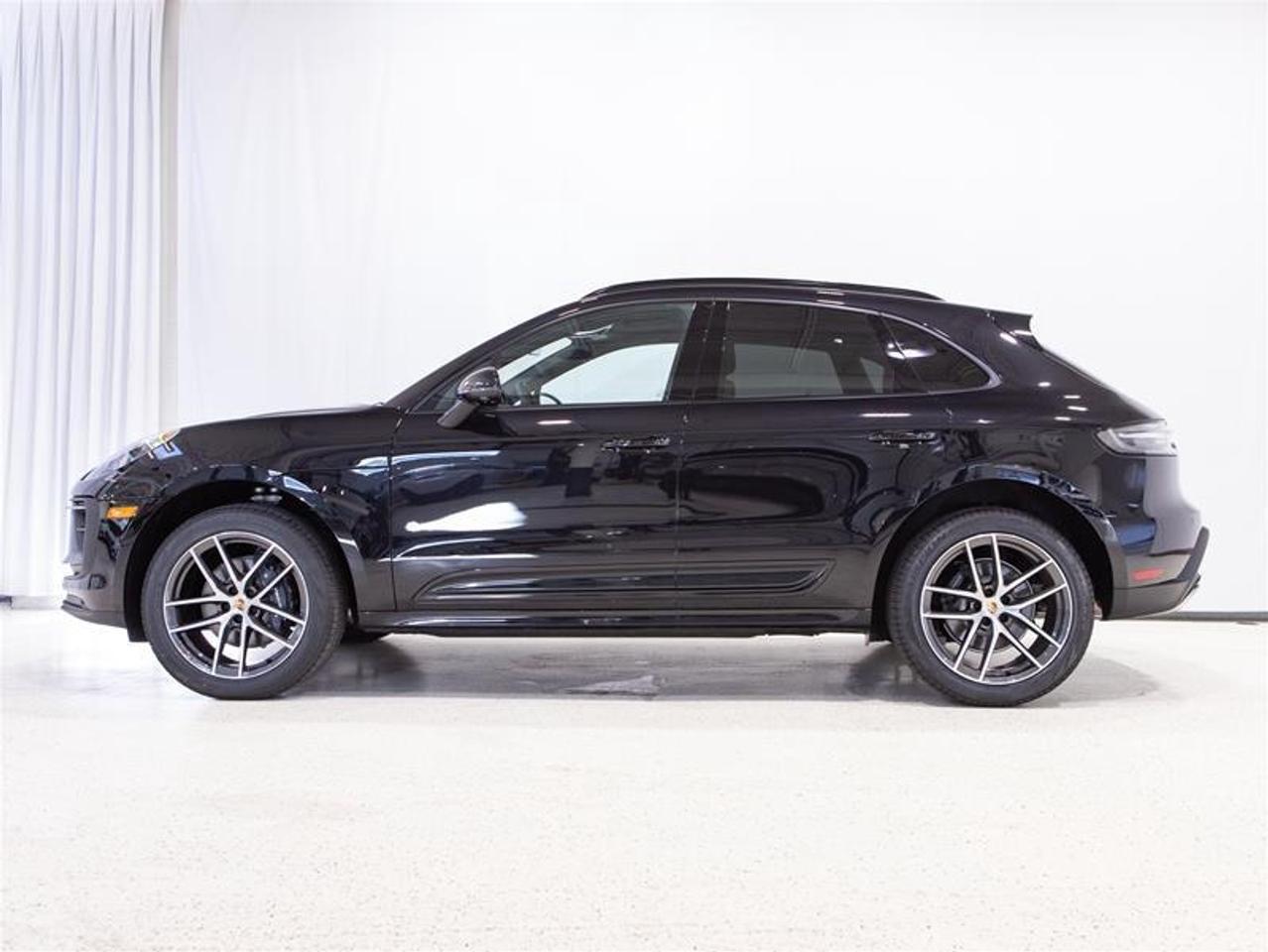 2026 Porsche Macan AWD Photo4
