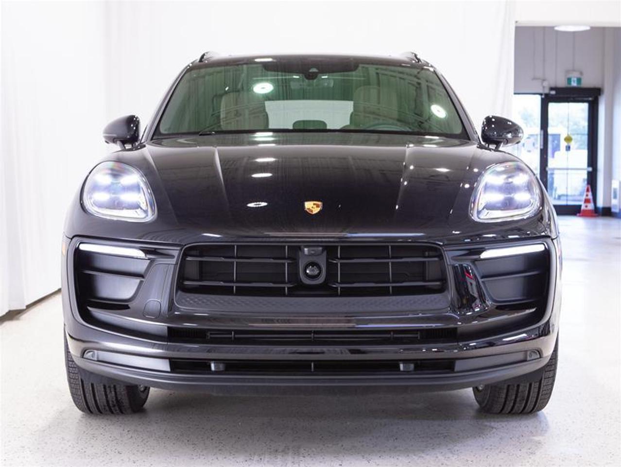 2026 Porsche Macan AWD Photo
