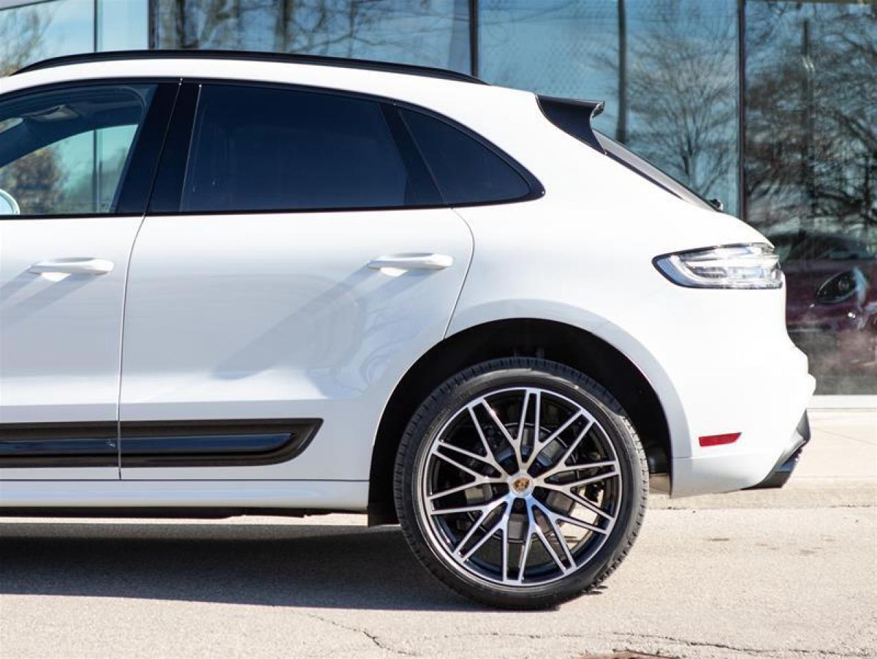 2024 Porsche Macan AWD Photo