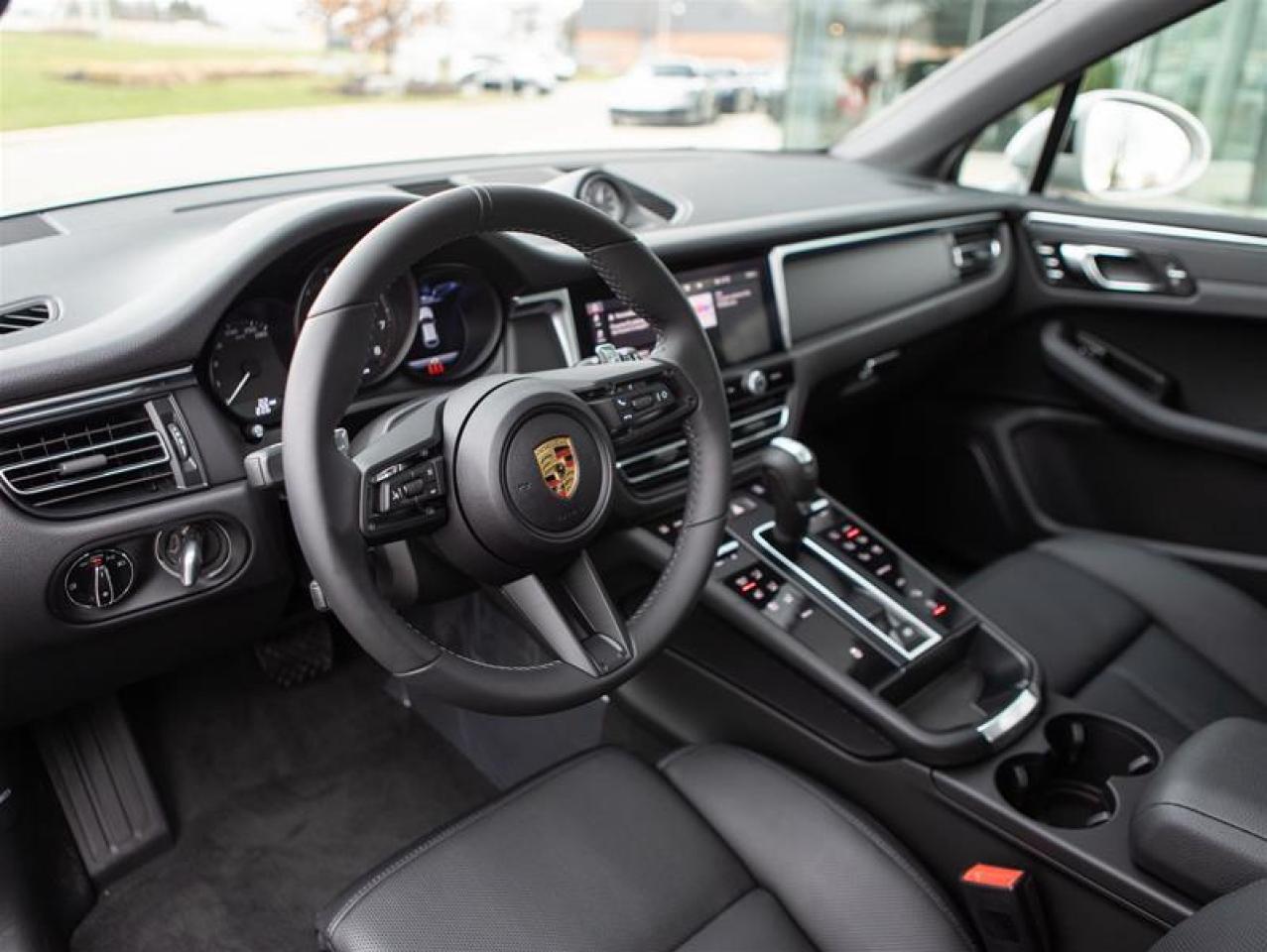 2024 Porsche Macan AWD Photo