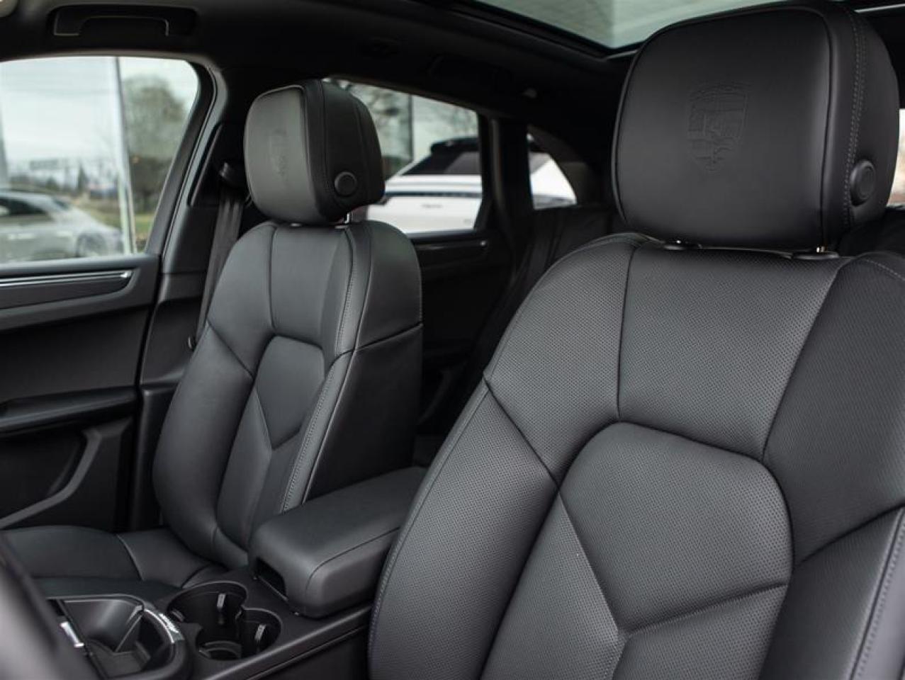 2024 Porsche Macan AWD Photo