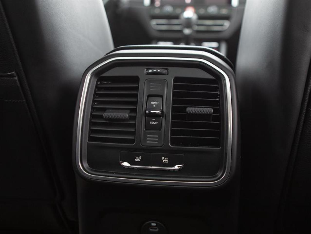 2024 Porsche Macan AWD Photo