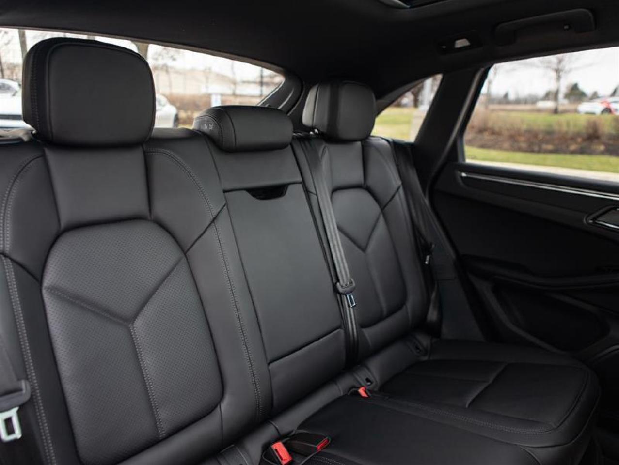 2024 Porsche Macan AWD Photo