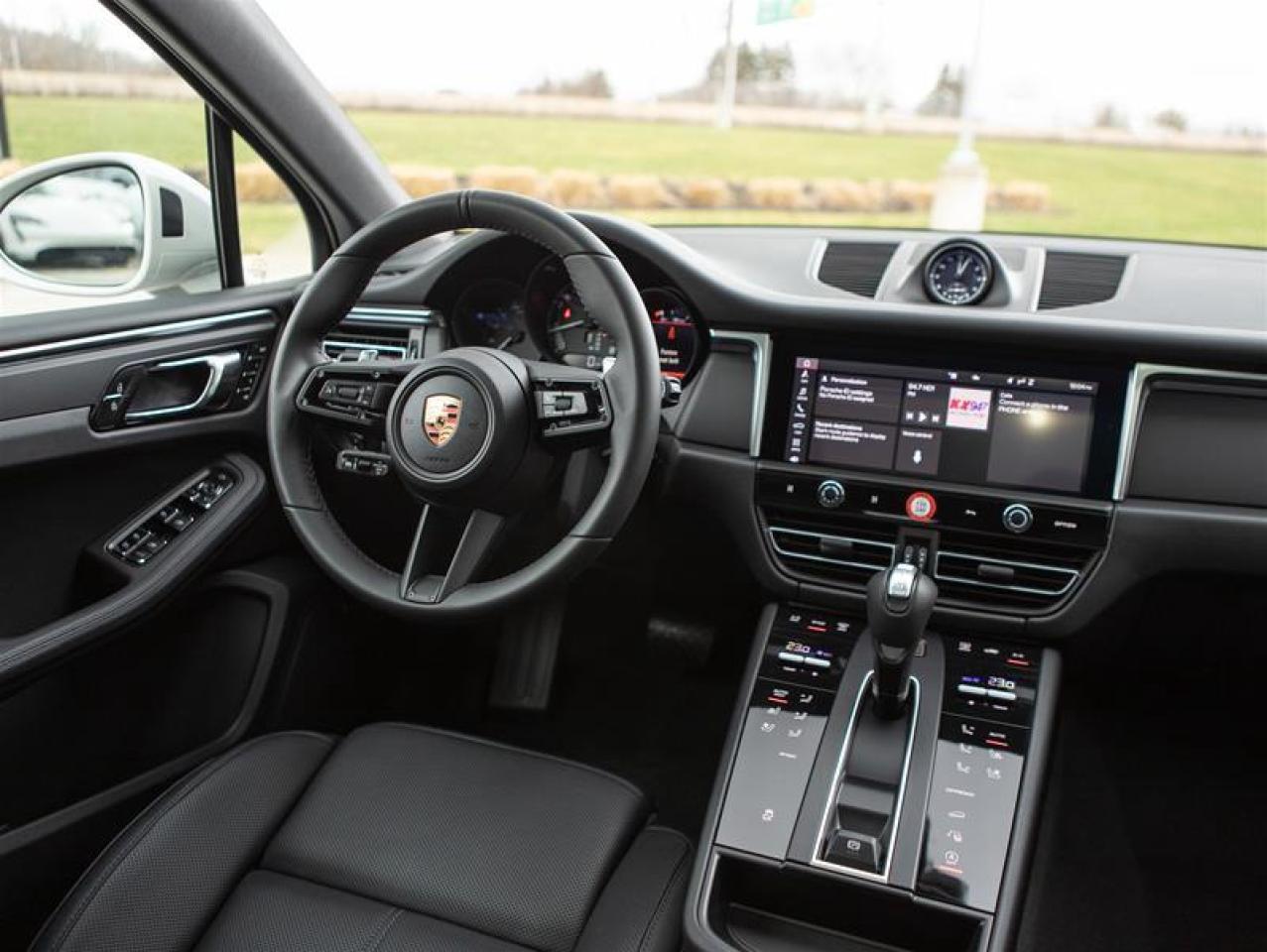 2024 Porsche Macan AWD Photo