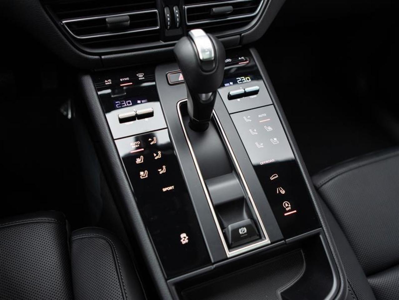 2024 Porsche Macan AWD Photo