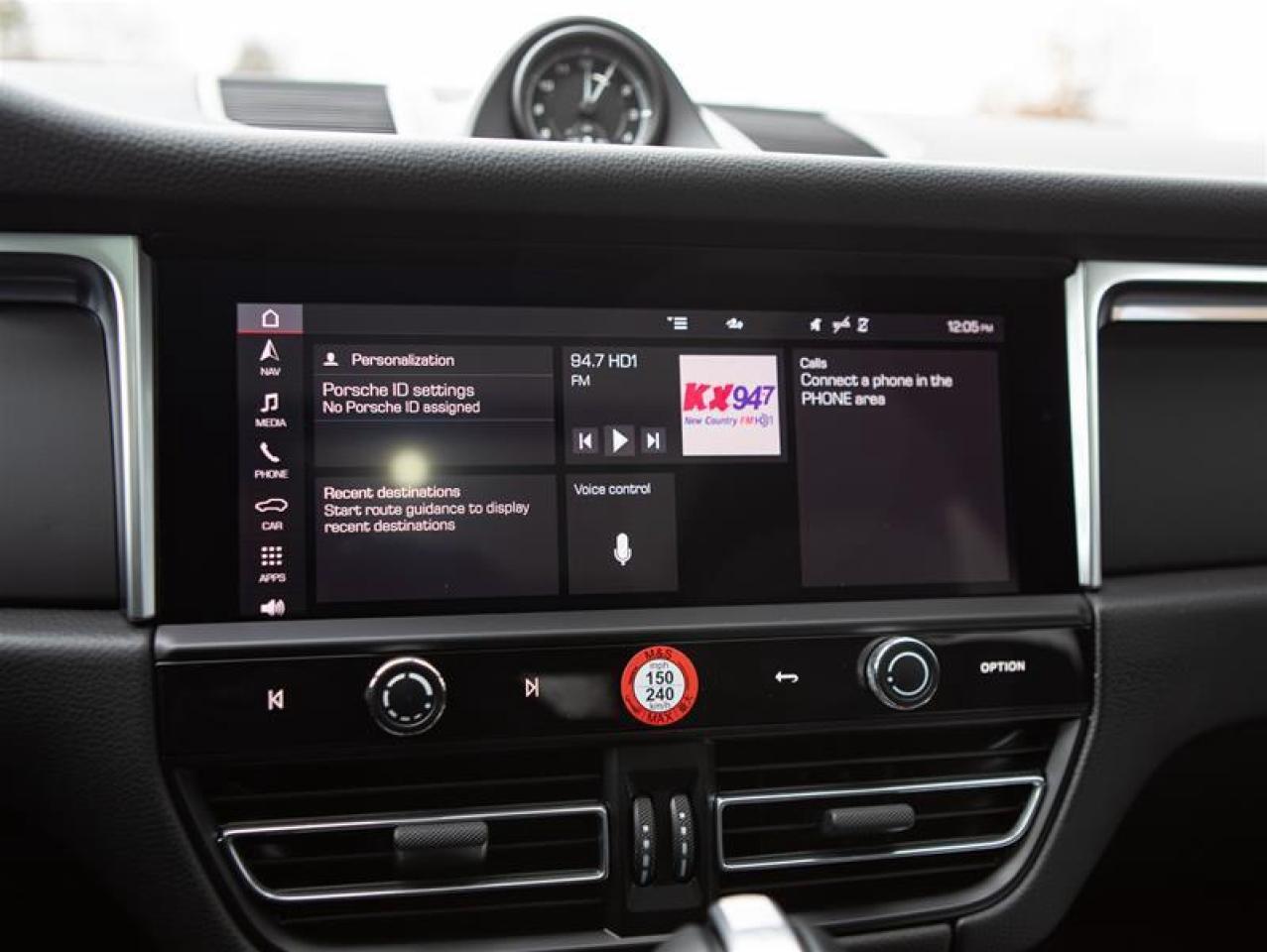 2024 Porsche Macan AWD Photo