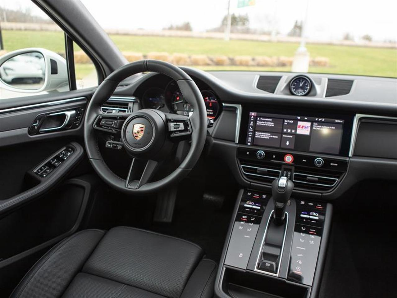 2024 Porsche Macan AWD Photo
