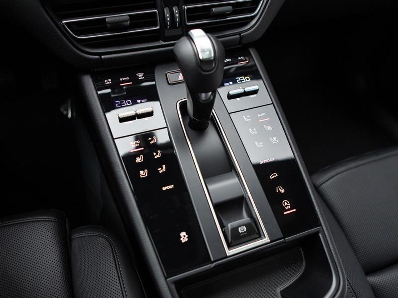 2024 Porsche Macan AWD Photo
