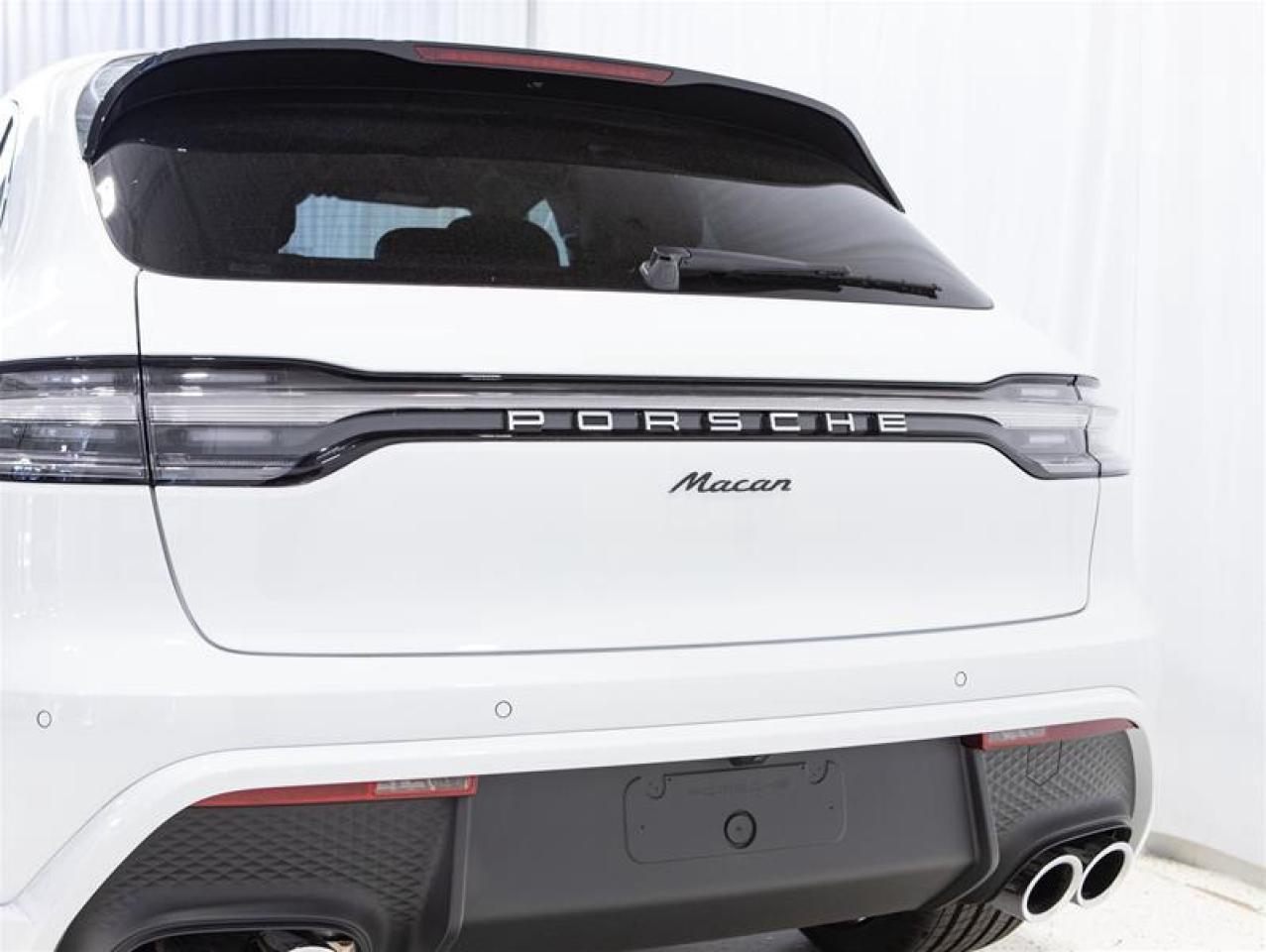 2025 Porsche Macan AWD Photo