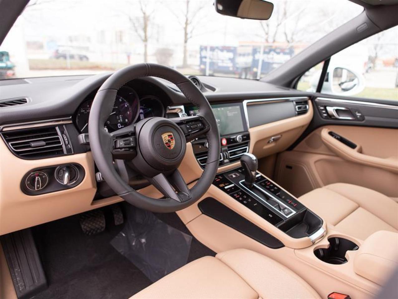 2025 Porsche Macan AWD Photo