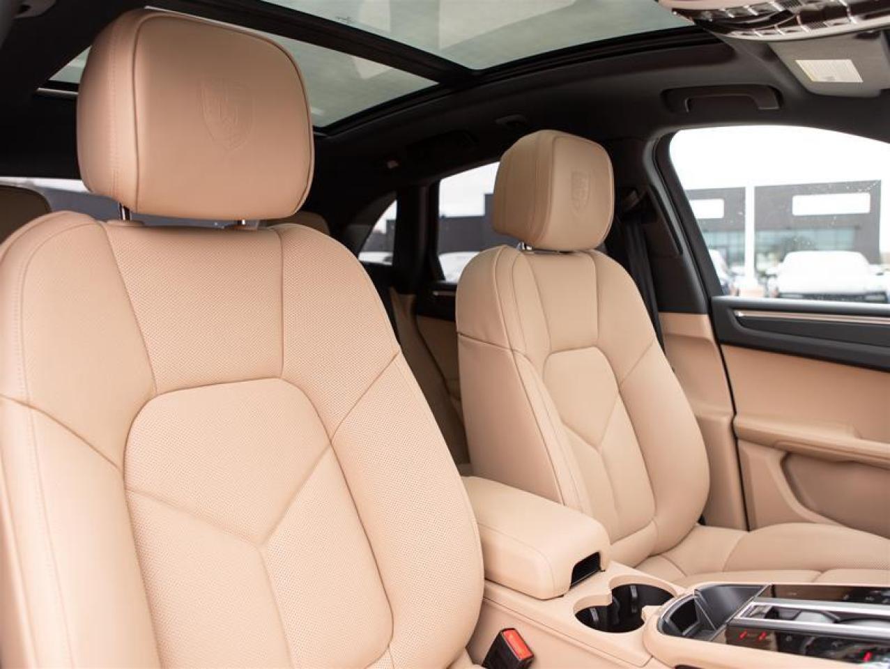 2025 Porsche Macan AWD Photo