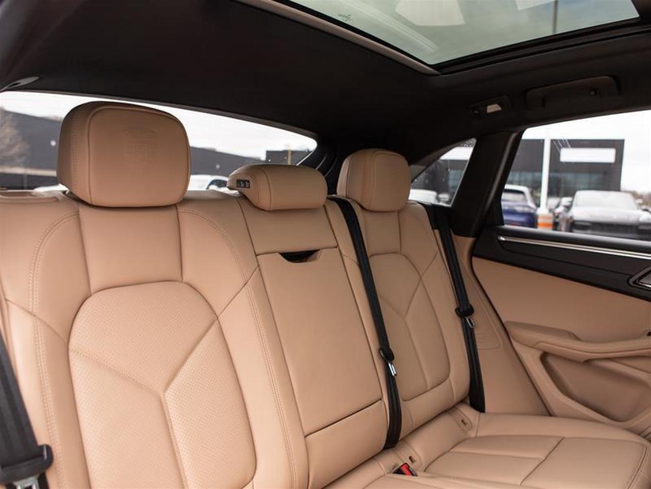 2025 Porsche Macan AWD Photo