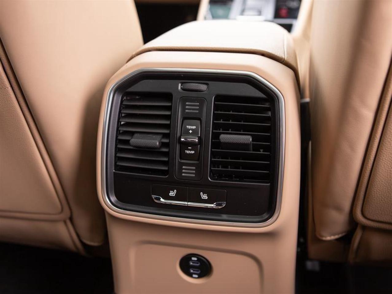 2025 Porsche Macan AWD Photo