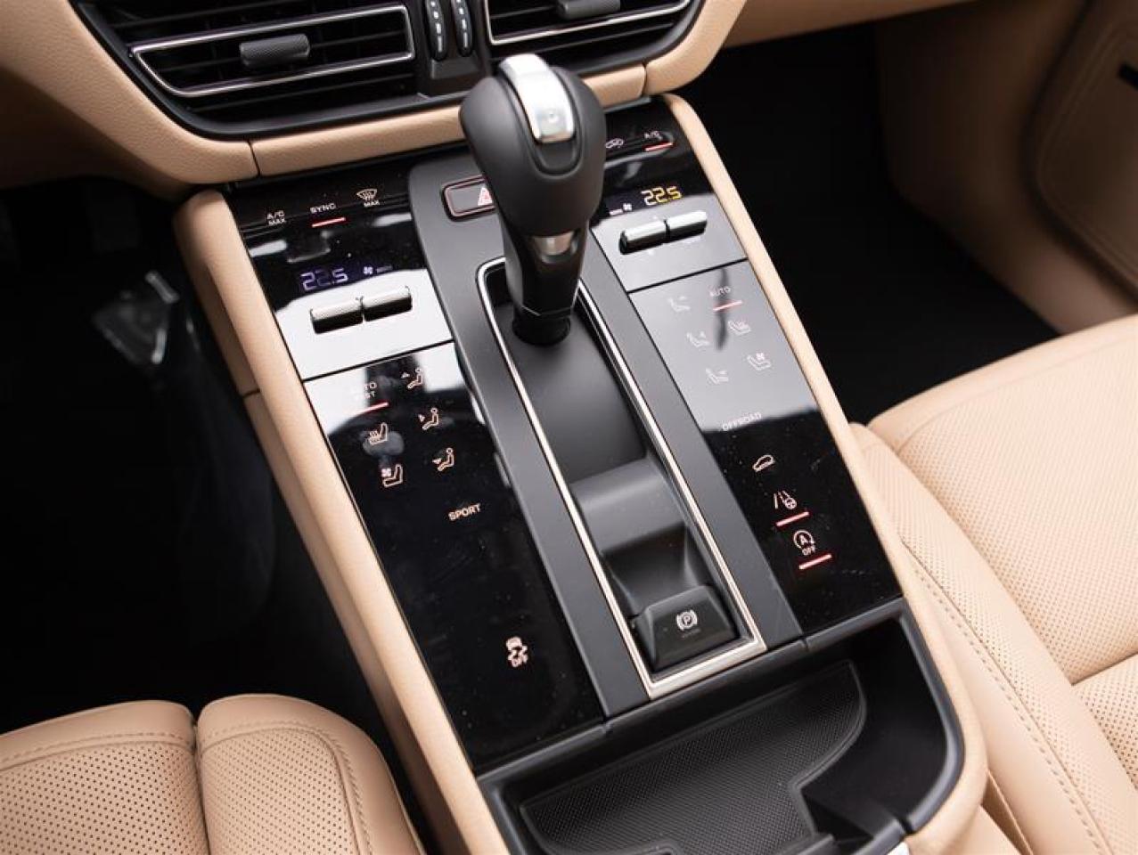 2025 Porsche Macan AWD Photo