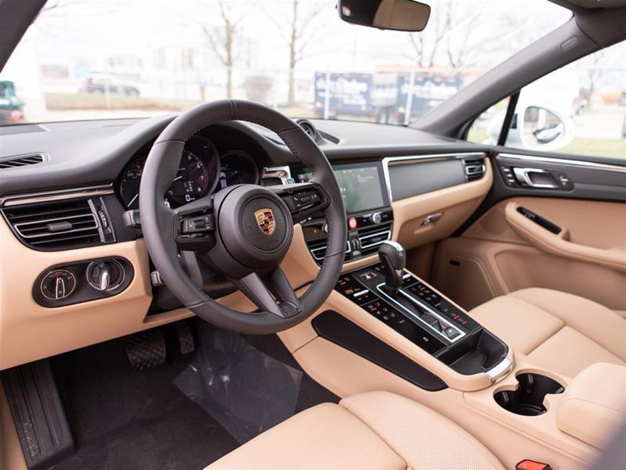 2025 Porsche Macan AWD Photo