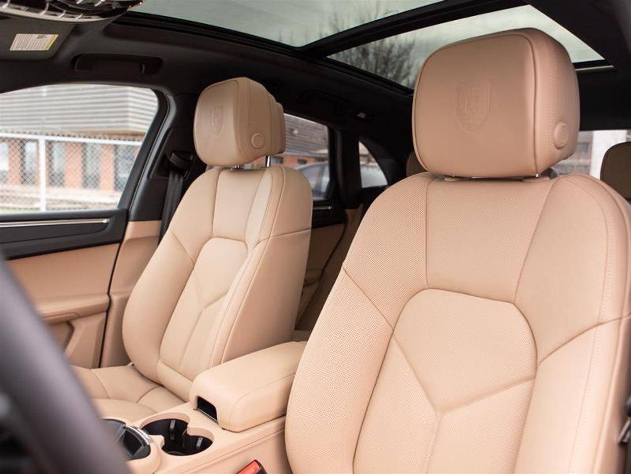 2025 Porsche Macan AWD Photo