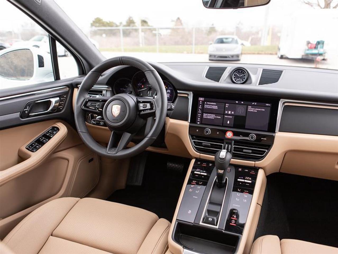2025 Porsche Macan AWD Photo