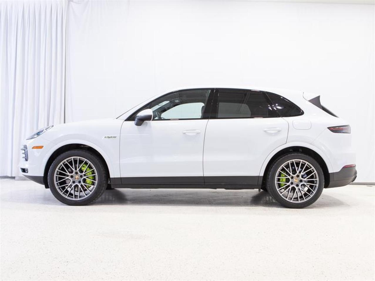 2023 Porsche Cayenne Platinum Edition Photo