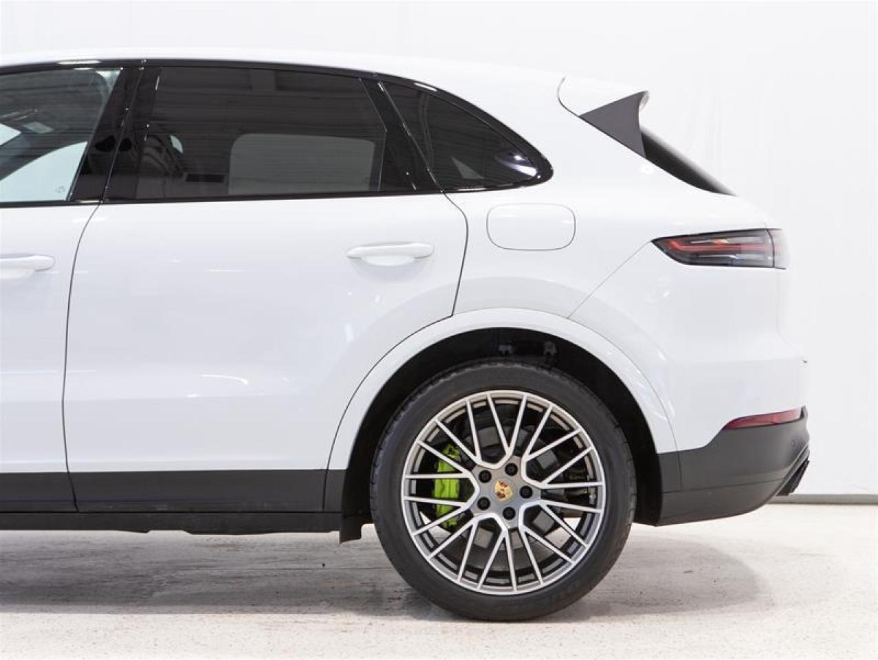 2023 Porsche Cayenne Platinum Edition Photo