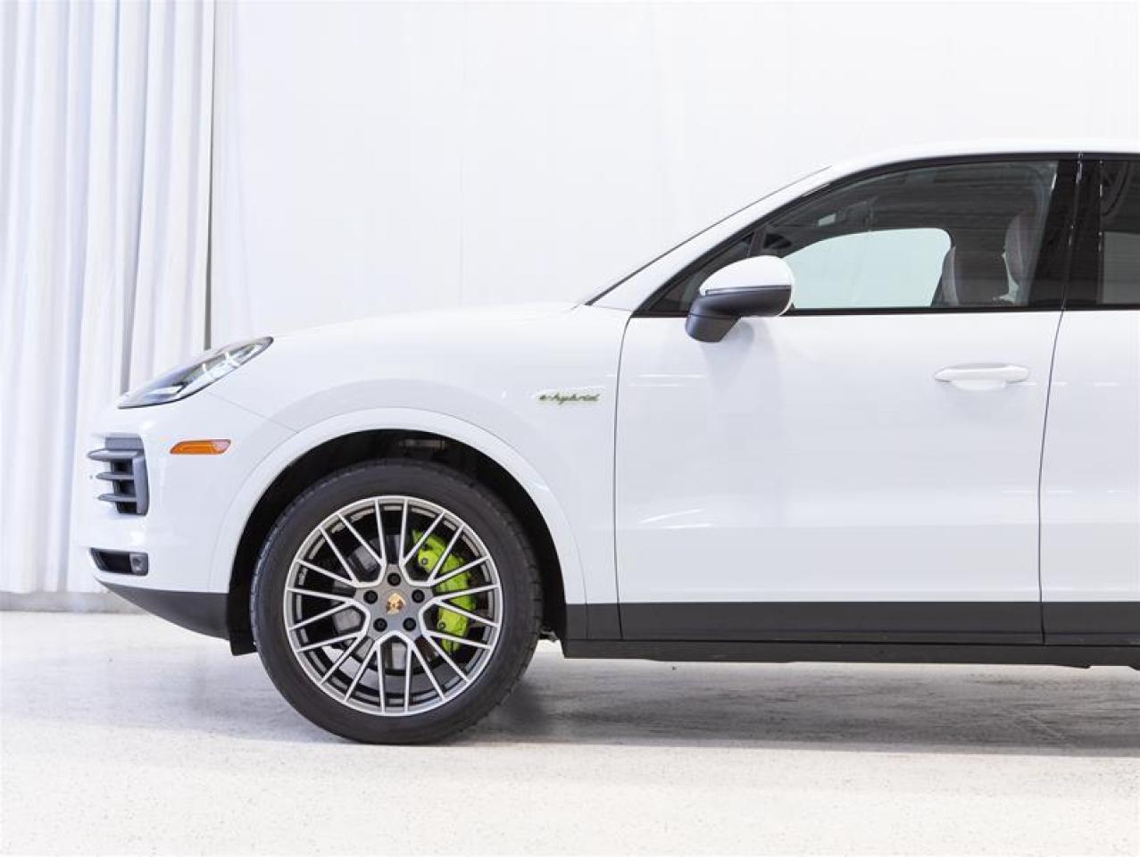 2023 Porsche Cayenne Platinum Edition Photo