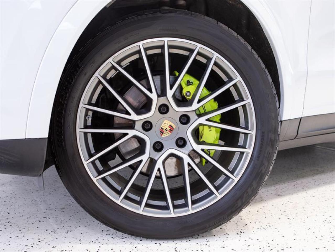 2023 Porsche Cayenne Platinum Edition Photo