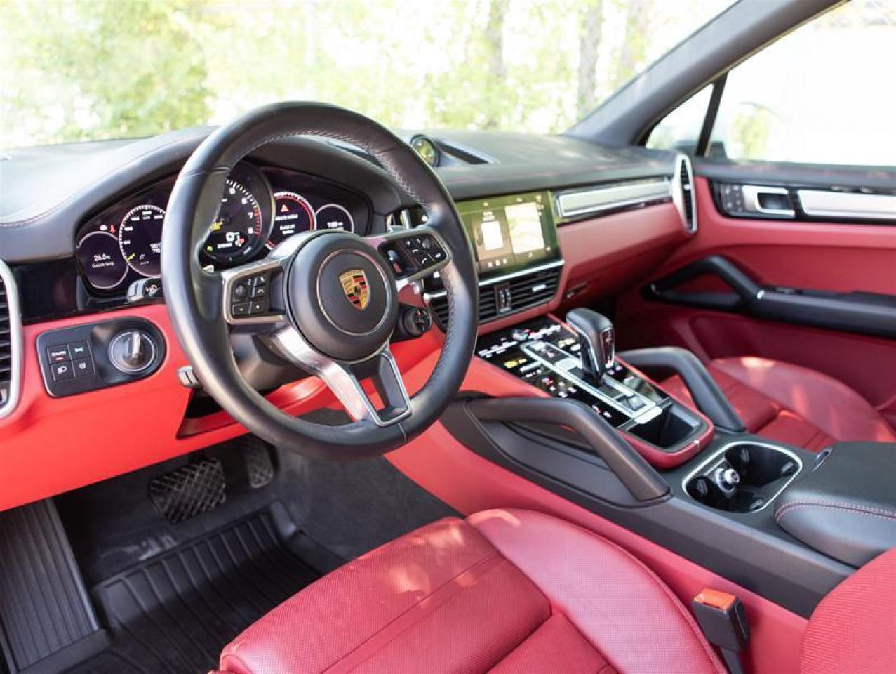 2023 Porsche Cayenne Platinum Edition Photo