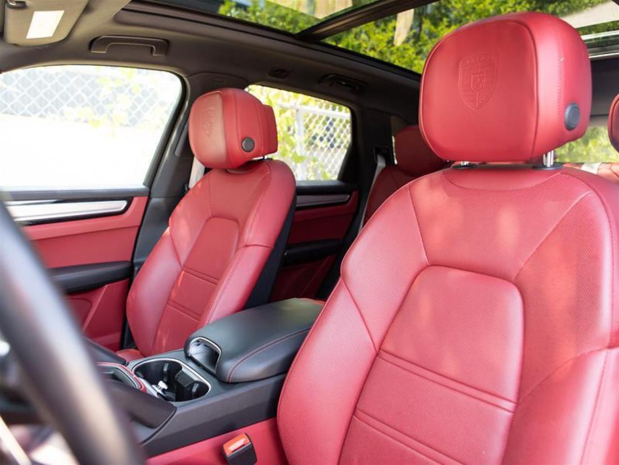 2023 Porsche Cayenne Platinum Edition Photo