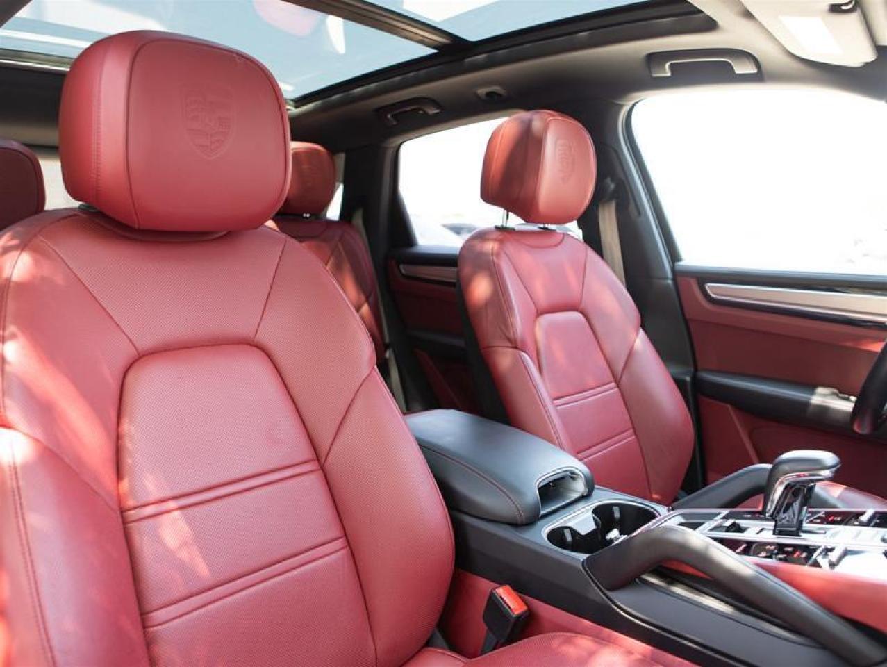 2023 Porsche Cayenne Platinum Edition Photo