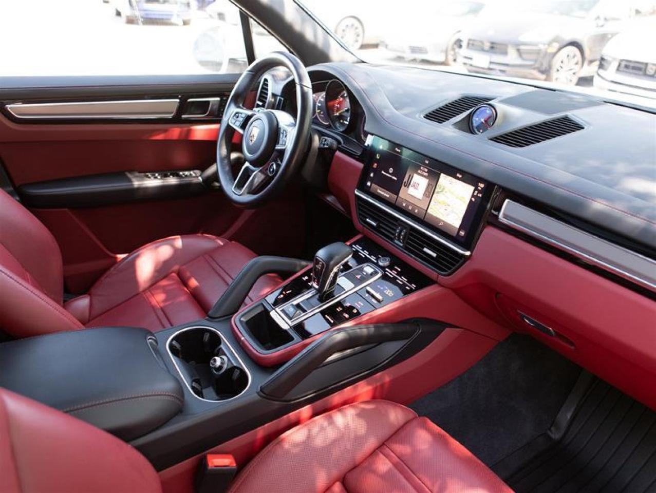 2023 Porsche Cayenne Platinum Edition Photo